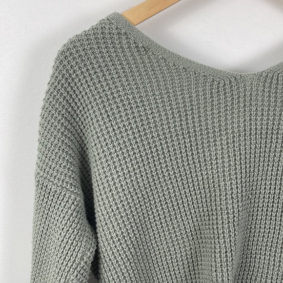 Moon & Madison Sage Knit Knot Back Crop Sweater - L - Picture 2 of 5